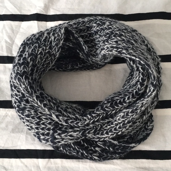 Abercrombie & Fitch Infinity Scarf - Picture 2 of 3